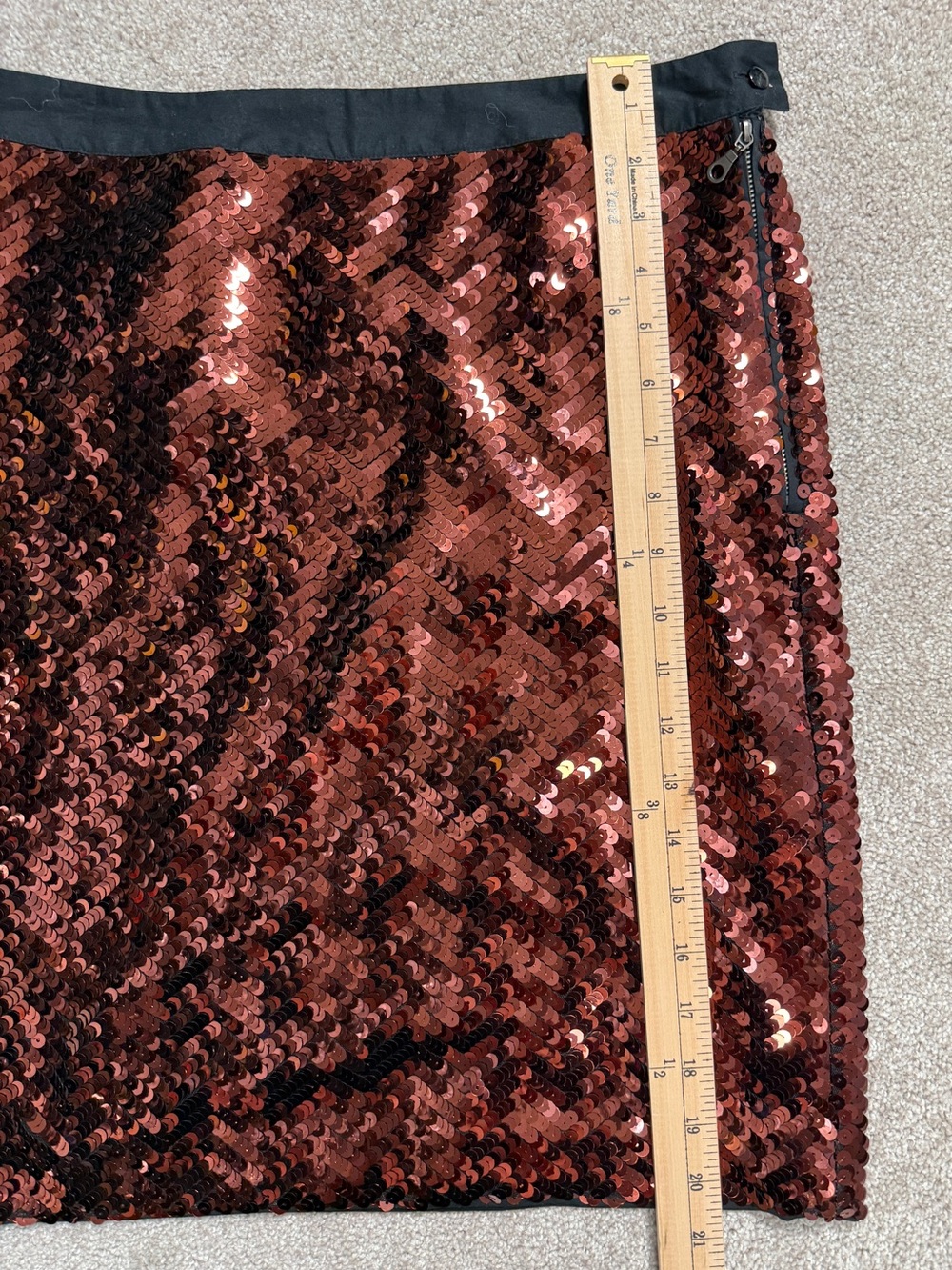 See by Chloé Copper Sequin Chevron Mini Skirt |
Size 42 or US 6 - Picture 9 of 15